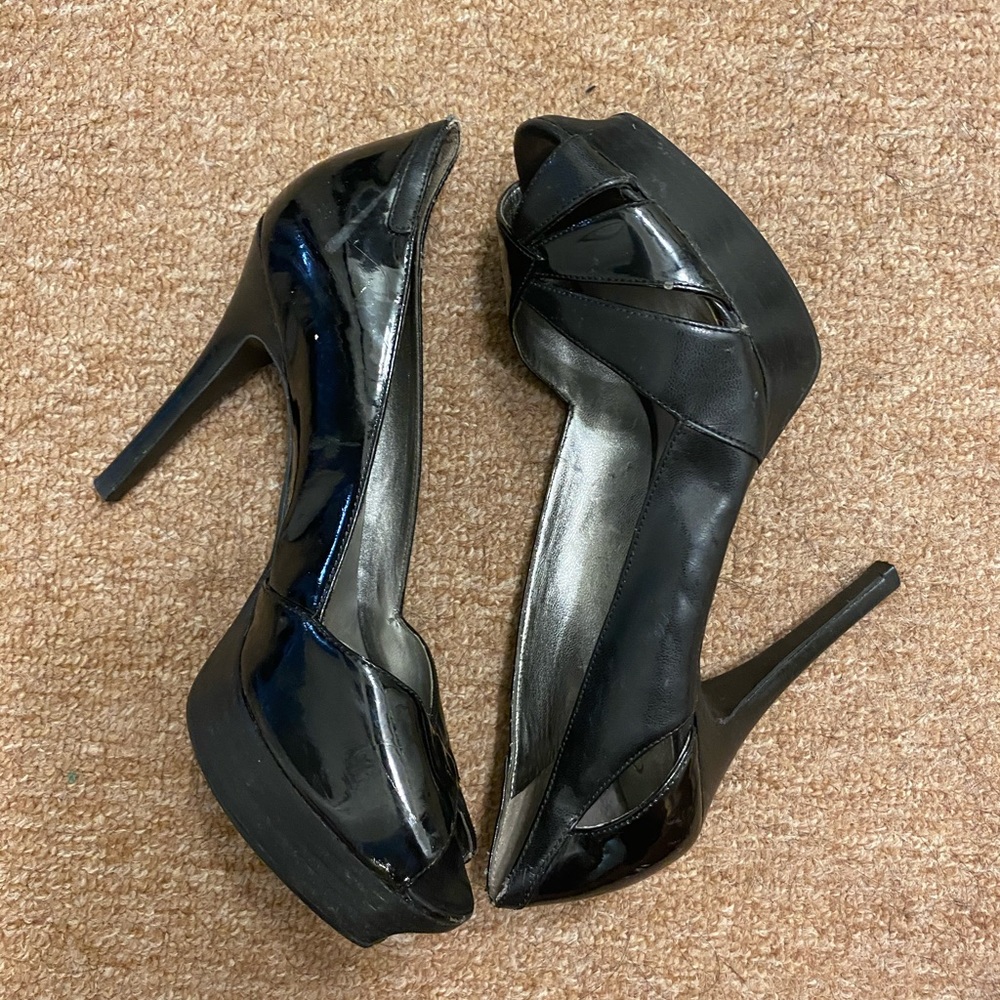GUESS Peep Toe Pumps